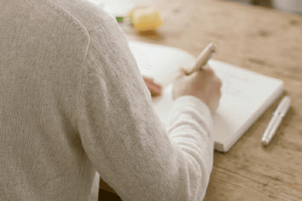 想いを綴るノートとお花